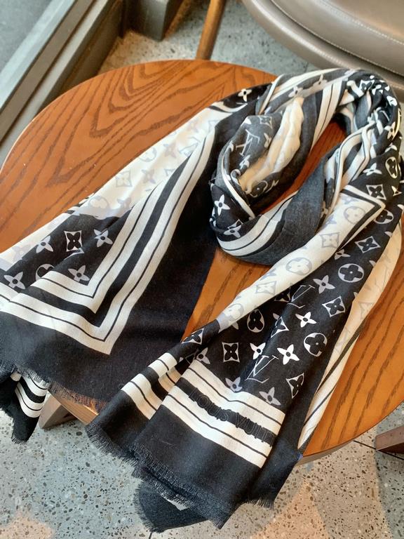 Fashionable and versatile! LV new old flower long scarf] A great item to enhance your temperament and taste! Four seasons must have! Really unbeatable and practical! Lv rare cashmere long scarf, ! Fabric feel really good