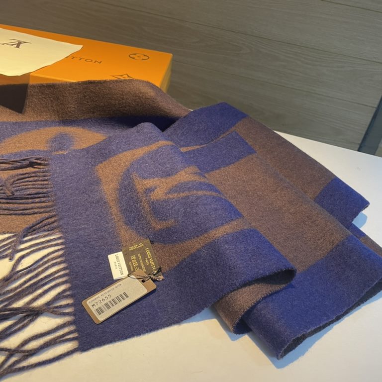 Explosive new    LV exclusive cattle goods   Luxury in the size between the high-end quality   with super high cashmere quality to be favored by this brand   This boutique is the market and its rare scarf knitting, it is