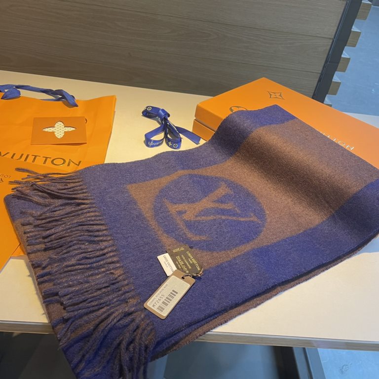 Explosive new    LV exclusive cattle goods   Luxury in the size between the high-end quality   with super high cashmere quality to be favored by this brand   This boutique is the market and its rare scarf knitting, it is