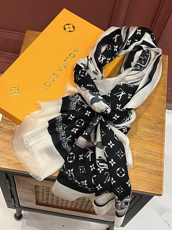 The new genuinely awesome   [LV] thin cashmere long scarf this paragraph cashmere long scarf counter synchronization   inkjet process presents vivid colors. The quality is super good   heavyweight giant  VIP customers mu