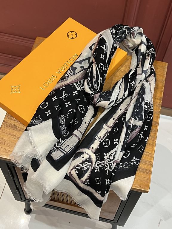 The new genuinely awesome   [LV] thin cashmere long scarf this paragraph cashmere long scarf counter synchronization   inkjet process presents vivid colors. The quality is super good   heavyweight giant  VIP customers mu