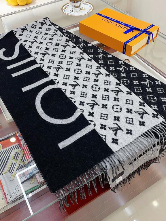 Series really only serve LV   scarf thickness is very warm, soft feel ~ we this price is really more than pro-mother! Physical hand absolutely feel super value to home   this year is very popular such a large shawl ~ out