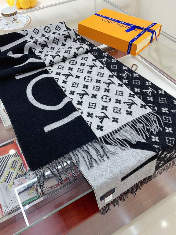 Series really only serve LV   scarf thickness is very warm, soft feel ~ we this price is really more than pro-mother! Physical hand absolutely feel super value to home   this year is very popular such a large shawl ~ out