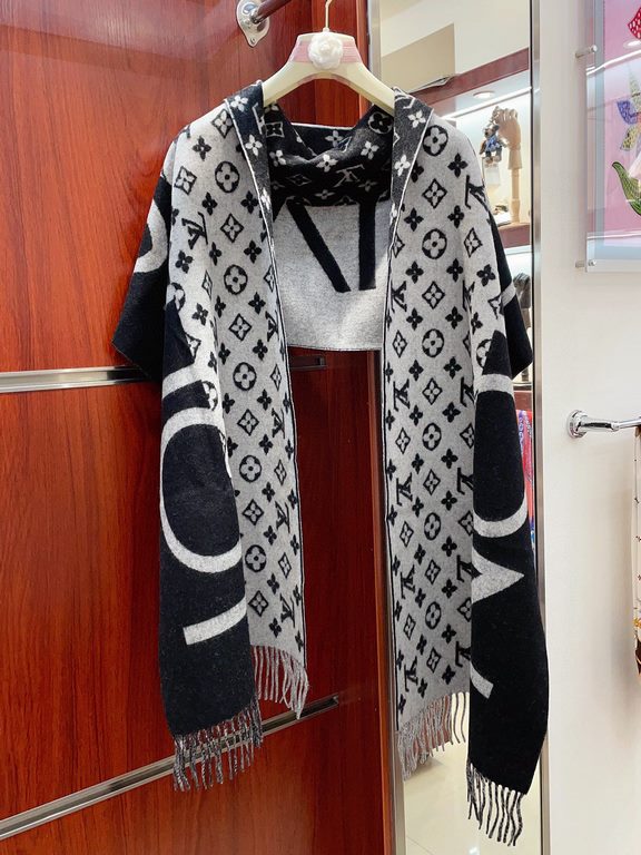 Series really only serve LV   scarf thickness is very warm, soft feel ~ we this price is really more than pro-mother! Physical hand absolutely feel super value to home   this year is very popular such a large shawl ~ out