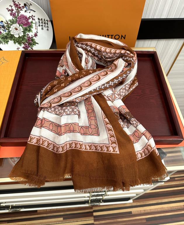 New LV home 2024 latest models   top design is too beautiful, truly awesome   [double-sided 300 support ring velvet long scarf]    physical genuinely beautiful   shawl with prints      regardless of the design of the air