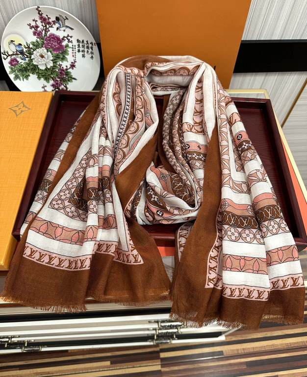 New LV home 2024 latest models   top design is too beautiful, truly awesome   [double-sided 300 support ring velvet long scarf]    physical genuinely beautiful   shawl with prints      regardless of the design of the air