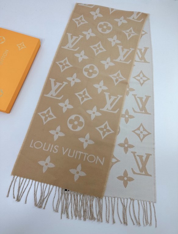 that   Simple letter combination2022 Counter New WoolSimply L's scarf amplifies the classic Monogram pattern across the entire width, illustrating the design heritage while brightening up the focus of everyday wear, with