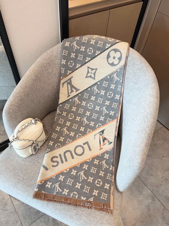 Big brand intellectual chic   Deeply convinced by LV. LV's latest design, very practical and good with the four seasons must have   The old flower is really magical, right ~ always and forever let a person feel very good