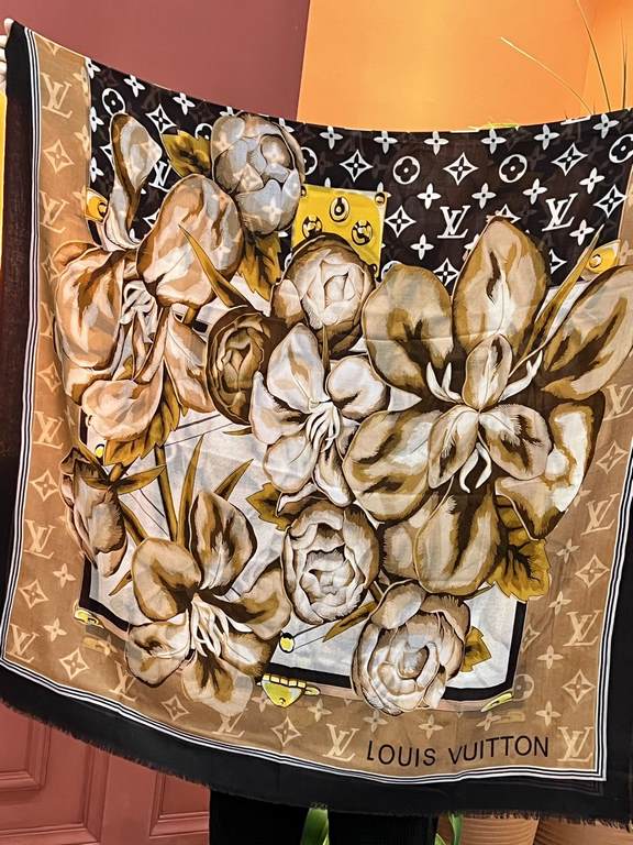 New on   really praise   donkey home new [L floral long scarf], convergence of Louis Vuitton elements Monogram flowers, LV letters, gradient color with cashmere fabric gorgeous texture, and ready-to-wear and accessories 