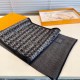 Price LV synchronized counter, high-end cashmere knitted scarf! Can be formal, can be casual, this knitting method is more difficult, and very costly yarn, double-sided color blocking! The process is very difficult! Defi