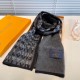 Price LV synchronized counter, high-end cashmere knitted scarf! Can be formal, can be casual, this knitting method is more difficult, and very costly yarn, double-sided color blocking! The process is very difficult! Defi