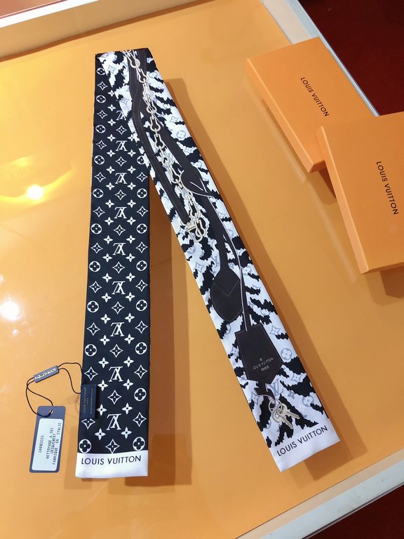 Price.PLV2350  LV [TIGERGRAM] hair ties   Tiger print with classic chain tag, reinterpretation of lv's classic design, exudes new vitality   Super multi-purpose neckerchiefs, hair bands, bag accessories, belts ..... etc.