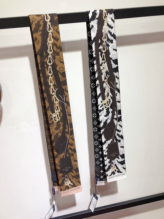 Price.PLV2350  LV [TIGERGRAM] hair ties   Tiger print with classic chain tag, reinterpretation of lv's classic design, exudes new vitality   Super multi-purpose neckerchiefs, hair bands, bag accessories, belts ..... etc.