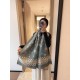 Original single authentic , LV counter new, foreign counter special. Scarf shawl, luxury atmosphere small qualifications   exquisite all the beautiful language used in it is not too much, the fashion mirror badge skillfu