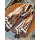 Fashionable and versatile! LV new old flower long scarf] A great item to enhance your temperament and taste! Four seasons must have! Really unbeatable and practical! Lv rare cashmere long scarf, ! Fabric feel really good