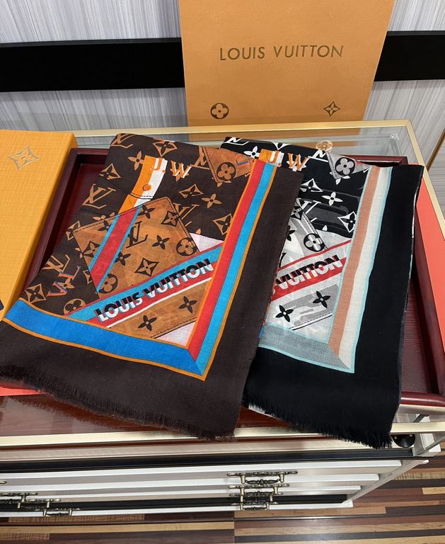 Price   on the new Lv  the latest models of top high-end design, the physical genuinely beautiful   shawl with prints      regardless of the design of the airbrush are very well in place  details are visible   the entire