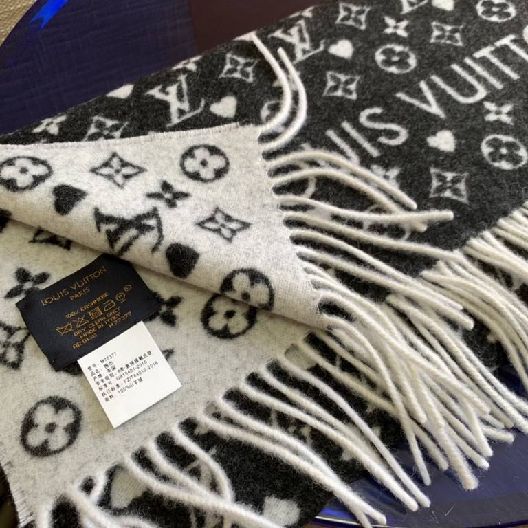 [  can be trusted with a high level of chic!!! Quality is super awesome, this price is truly super value to home! LV another fall and winter models scarf, old flower is LV's most fashionable design! The special thing abo