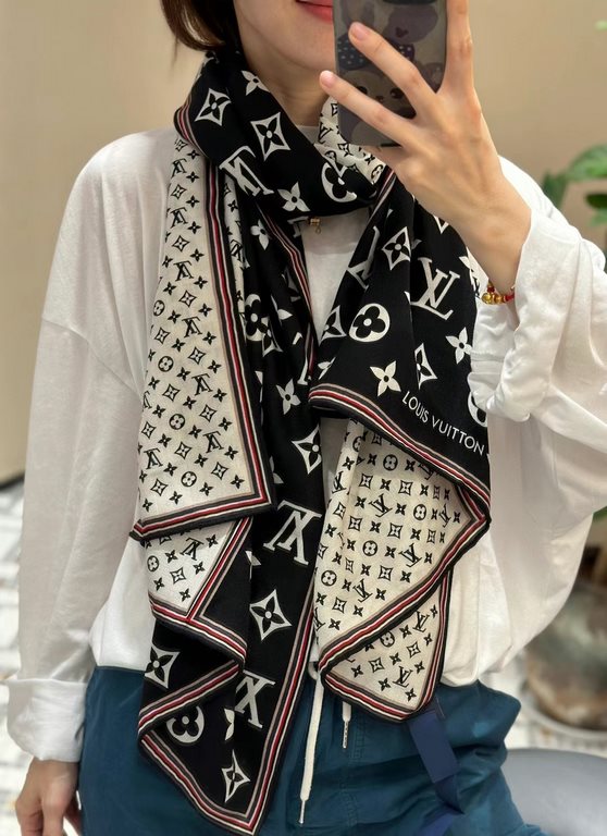 The king of value for money   New on  Specifications 65cm  180cm top herringbone pattern silk cashmere long scarf【Both sides of the same color】 High-end starting pointFashionable to bomb! Pure and simple LV accent! LV th