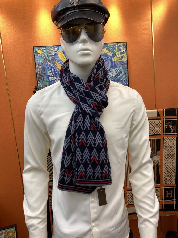 (LV) super fancy very stable    our men's scarves and buy and cherish ~ ~ ~ men's models are really few and far between, only a few models a year, are export orders so it is more difficult to meet. Men's things pay atten