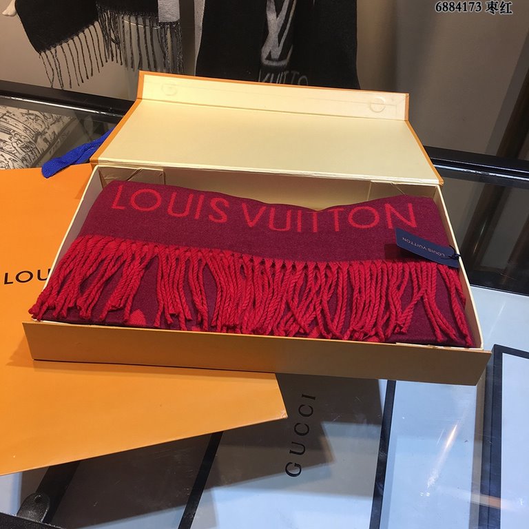 LV   Perpetual paragraph lv cashmere scarf shawl, the classic four-leaf clover pattern, An Yixuan Huo Si Yan Yang Mi Li Xiaolu and other stars favorite with the same paragraph,   absolutely high-end atmosphere upscale, t