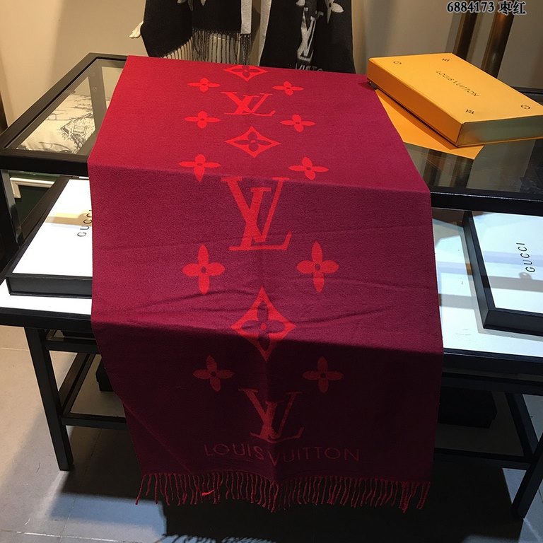 LV   Perpetual paragraph lv cashmere scarf shawl, the classic four-leaf clover pattern, An Yixuan Huo Si Yan Yang Mi Li Xiaolu and other stars favorite with the same paragraph,   absolutely high-end atmosphere upscale, t