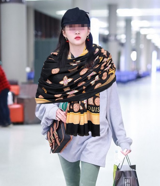 New 2023 LV [300 pcs cashmere long scarf] Physical genuinely beautiful   shawl with prints   regardless of the design of the airbrush are very well in place   details are visible   the entire scarf gives people a big bra