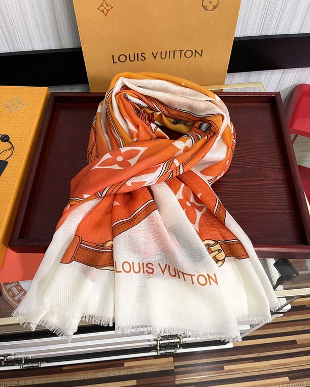 New LV 2023 latest models   top design is too beautiful, truly awesome   [double-sided ring velvet long scarf]    physical genuinely beautiful   shawl with prints      regardless of the design of the airbrush are very in