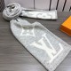 『  warm and stylish. Good quality to give a surprise in the fall and winter!'' White rich beauty temperament.LV this scarf is super practical and good-looking ah!!!! Very heavy craft, double-sided different color wool kn