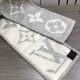 『  warm and stylish. Good quality to give a surprise in the fall and winter!'' White rich beauty temperament.LV this scarf is super practical and good-looking ah!!!! Very heavy craft, double-sided different color wool kn