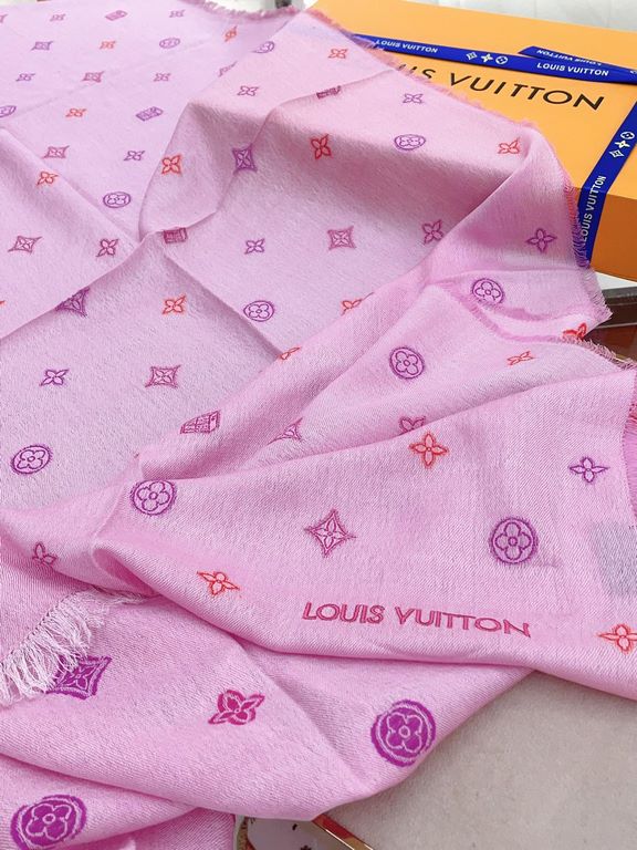 Exclusive customized   LV new Really awesome   [L embroidery LOGO]   texture fine style mature long scarf is the ideal match for many shapes, cut from precious cashmere, decorated with knitting with LOGO floral pattern w