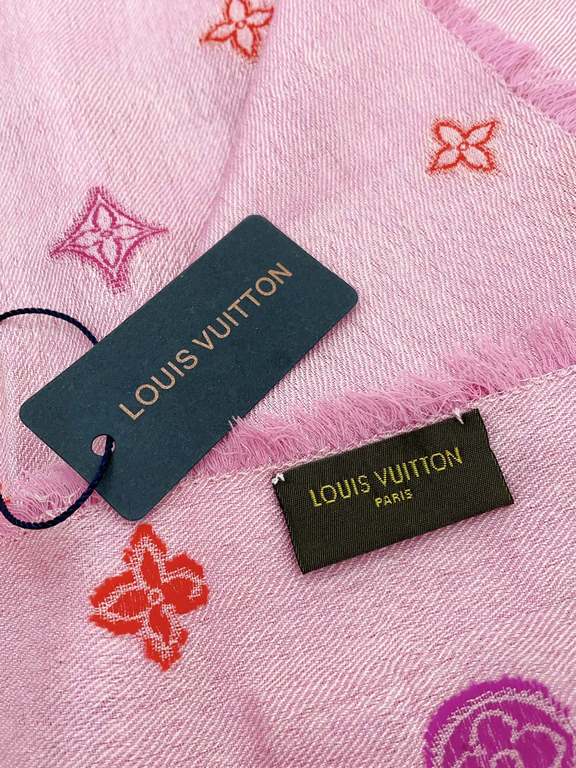 Exclusive customized   LV new Really awesome   [L embroidery LOGO]   texture fine style mature long scarf is the ideal match for many shapes, cut from precious cashmere, decorated with knitting with LOGO floral pattern w