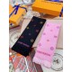 Exclusive customized   LV new Really awesome   [L embroidery LOGO]   texture fine style mature long scarf is the ideal match for many shapes, cut from precious cashmere, decorated with knitting with LOGO floral pattern w