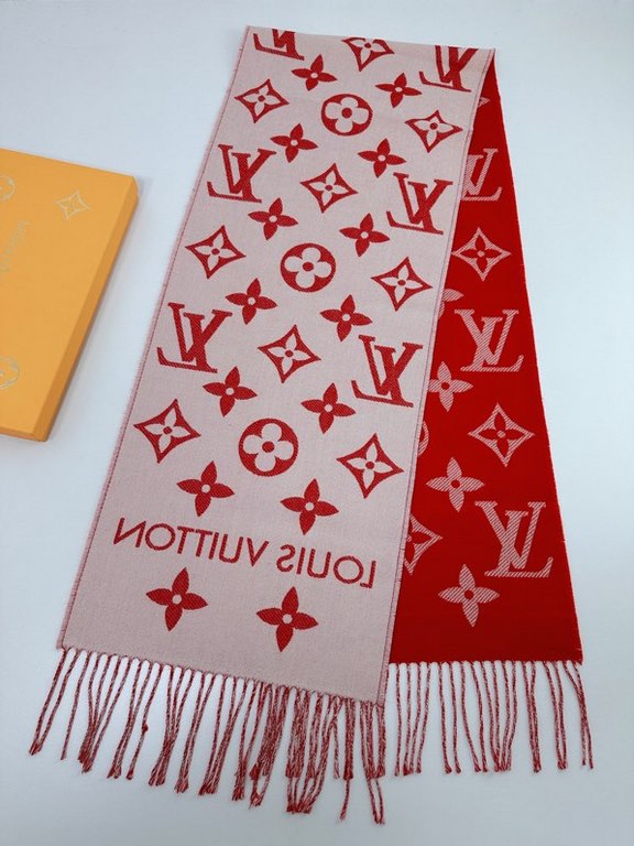 that   Simple letter combination2022 Counter New WoolSimply L's scarf amplifies the classic Monogram pattern across the entire width, illustrating the design heritage while brightening up the focus of everyday wear, with