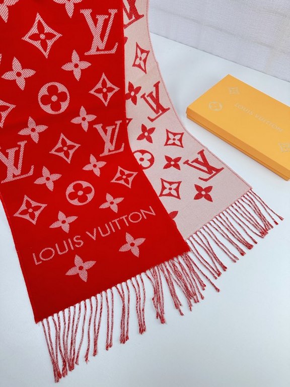 that   Simple letter combination2022 Counter New WoolSimply L's scarf amplifies the classic Monogram pattern across the entire width, illustrating the design heritage while brightening up the focus of everyday wear, with