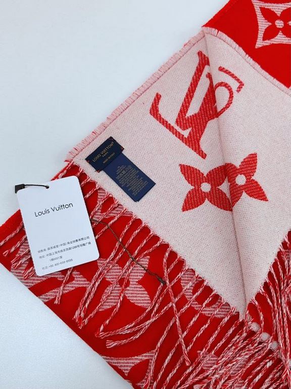 that   Simple letter combination2022 Counter New WoolSimply L's scarf amplifies the classic Monogram pattern across the entire width, illustrating the design heritage while brightening up the focus of everyday wear, with