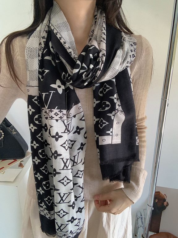 LV new old flower long scarf】Great item to enhance temperament and taste! Four seasons must have! Really unbeatable practical! Lv rare cashmere long scarf, ! Fabric feel really good, a simple try, you know it is what you