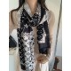 LV new old flower long scarf】Great item to enhance temperament and taste! Four seasons must have! Really unbeatable practical! Lv rare cashmere long scarf, ! Fabric feel really good, a simple try, you know it is what you