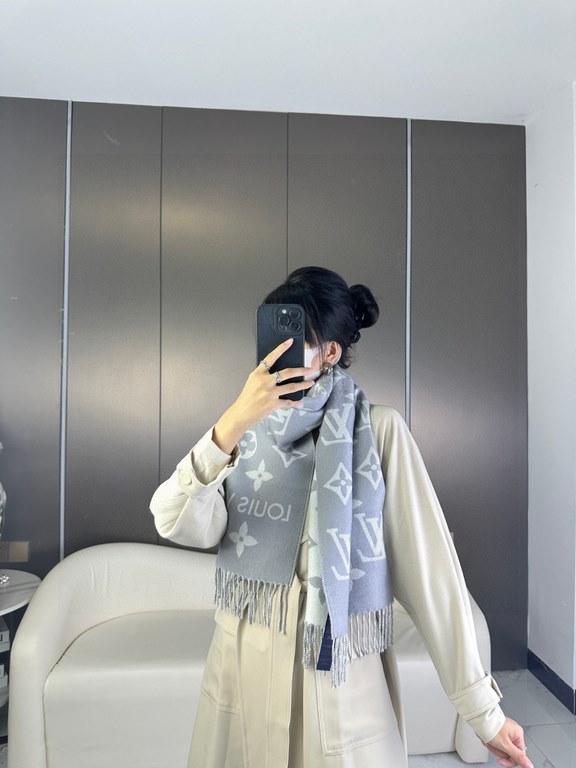 Price Complimentary picture counter with the same packaging!  LV newest models do not collision   chic super aura! The highest version of the whole network welcome to compare  !!!] The old flower shawl has a new feeling,