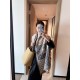 LV counter new, foreign counter special. Scarf shawl, luxury atmosphere small qualifications   exquisite all the beautiful language used in it is not too much, the fashion mirror badge skillfully combined in the scarf sh