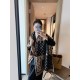 LV counter new, foreign counter special. Scarf shawl, luxury atmosphere small qualifications   exquisite all the beautiful language used in it is not too much, the fashion mirror badge skillfully combined in the scarf sh