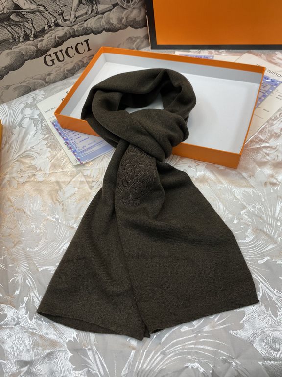 (Hermes) super in favor of very stable    our men's scarves and buy and cherish ~~ men's models are really very few, only a few models a year, are export orders so it is more difficult to meet. Men's things pay attention