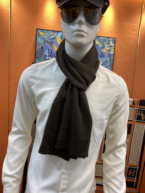 (Hermes) super in favor of very stable    our men's scarves and buy and cherish ~~ men's models are really very few, only a few models a year, are export orders so it is more difficult to meet. Men's things pay attention