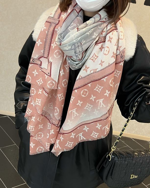 Will glow bright scarf 2023 spring new limited series popping to la LV original single authentic. Early fall staple models. Wear Le Tout Paris long scarf LV bags and the bottom of the logo rich details, more feminine cha