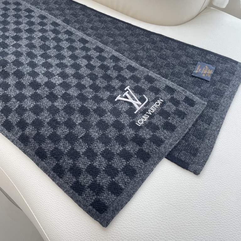 Pure cashmere Explosive new Couple models     LV Exclusive cattle goods   Luxury between the size, high-end quality   has a super high quality of cashmere to be favored by this brand   This boutique is on the market and 