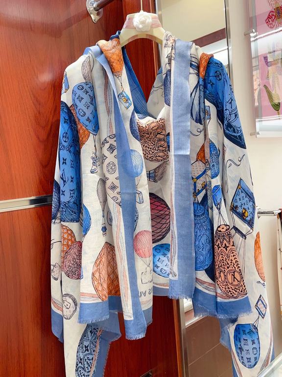 Price   new on   counter synchronization   LV new [hot air balloon   long scarf] to attention gesture about the Louis Vuitton bloodline of the spirit of travel and the pattern of fusion of the Monogram elements come toge