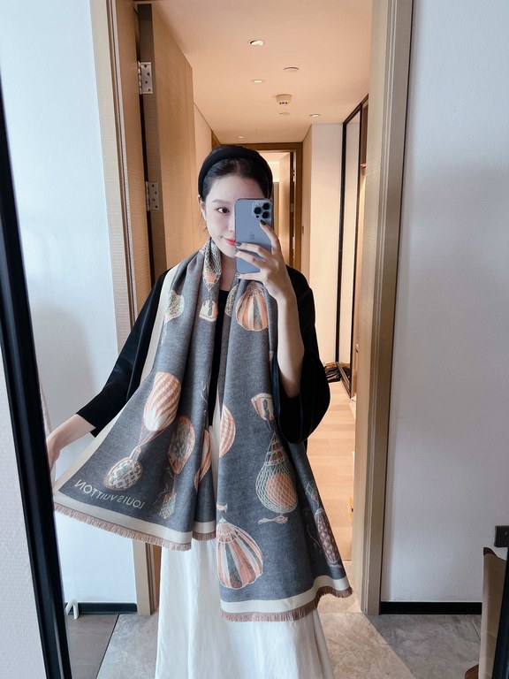 New  [   heavy  LV counter synchronization, fashionable senior MAP series can be formal, can be casual, very fashionable design.LV this weaving is more difficult, and very costly yarn, double-sided plaid, and then embroi