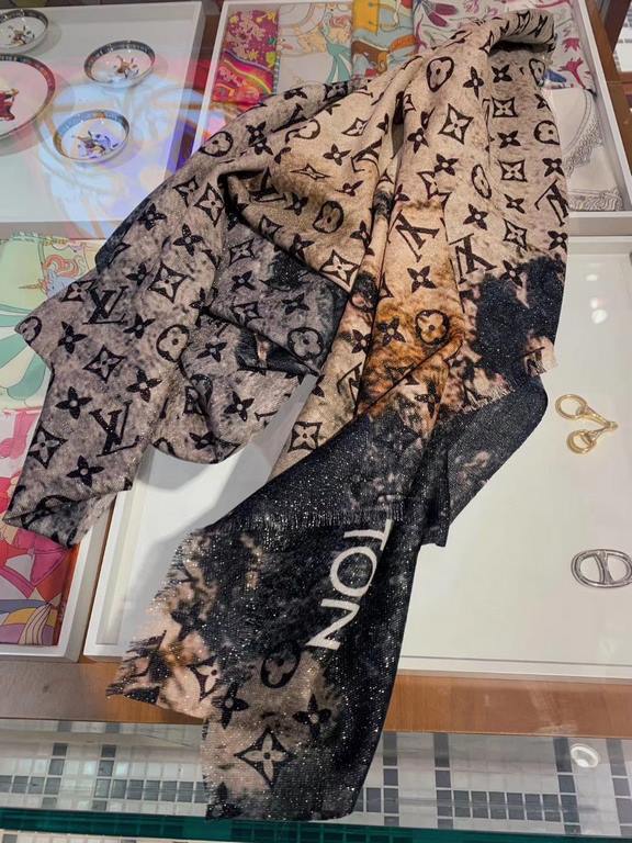 Price [  Super toned!!!! Mega Mega Mega Beauty Glitter Goddess] Who understands this fallwinter toned beauty!!!! This LV shawl is also one of my crazy favorites, once I tried it, I loved it! 300 ring velvet inlaid with i