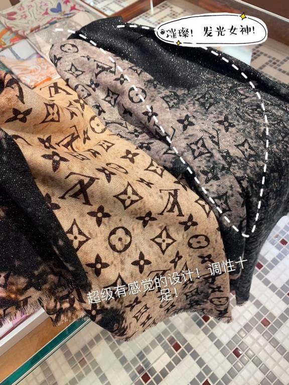 Price [  Super toned!!!! Mega Mega Mega Beauty Glitter Goddess] Who understands this fallwinter toned beauty!!!! This LV shawl is also one of my crazy favorites, once I tried it, I loved it! 300 ring velvet inlaid with i