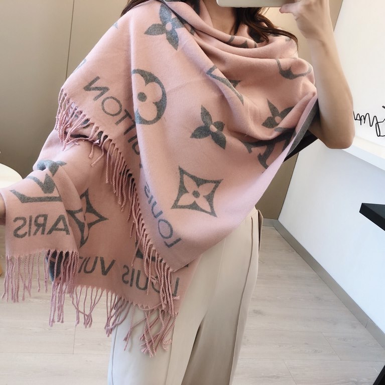 European version of the goods franchise 】 new Lv double-sided jacquard long beard scarf, fashionable big style, exquisite workmanship feel good, gift self-use super high cost-effective. Multi-age available, warmth and de