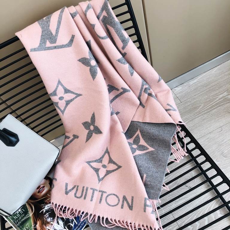 European version of the goods franchise 】 new Lv double-sided jacquard long beard scarf, fashionable big style, exquisite workmanship feel good, gift self-use super high cost-effective. Multi-age available, warmth and de